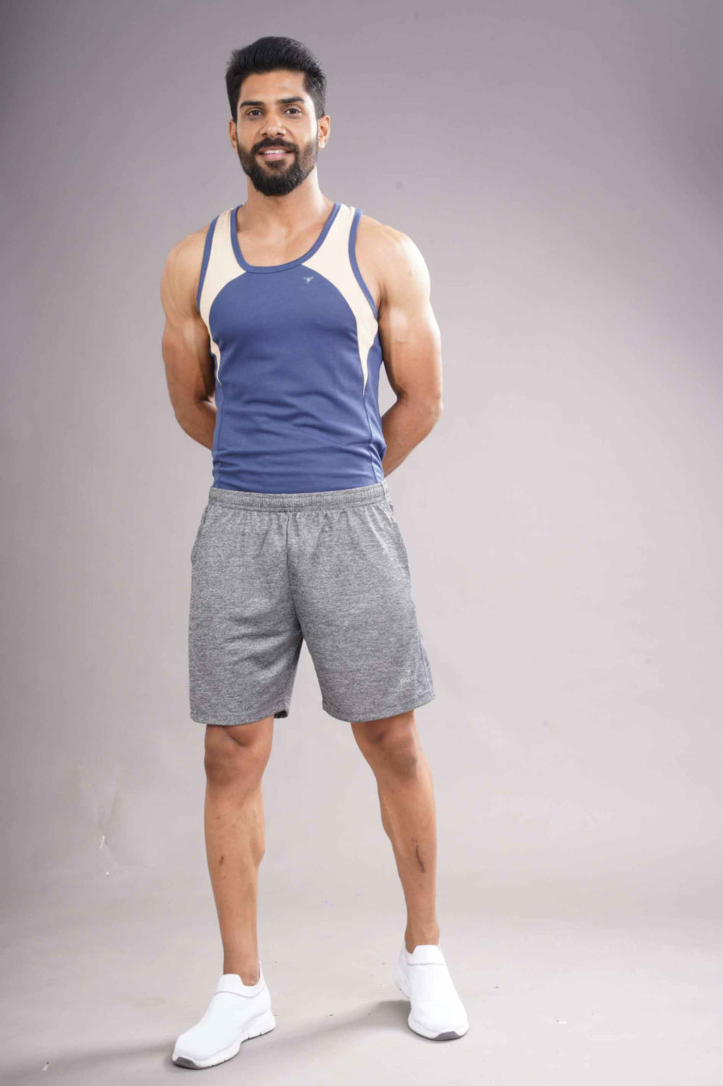 RUNNER SHORT - LIGHT GREY