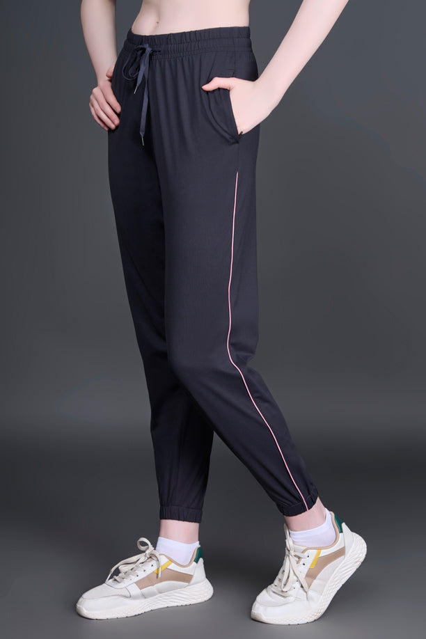 Women Solid Regular Fit Joggers with COTEX