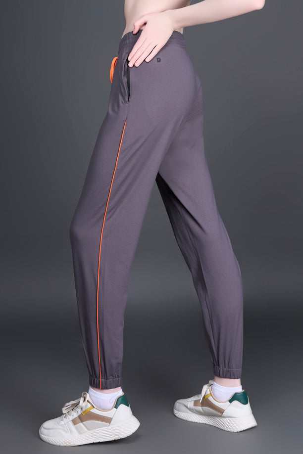 Women Solid Regular Fit Joggers with COTEX