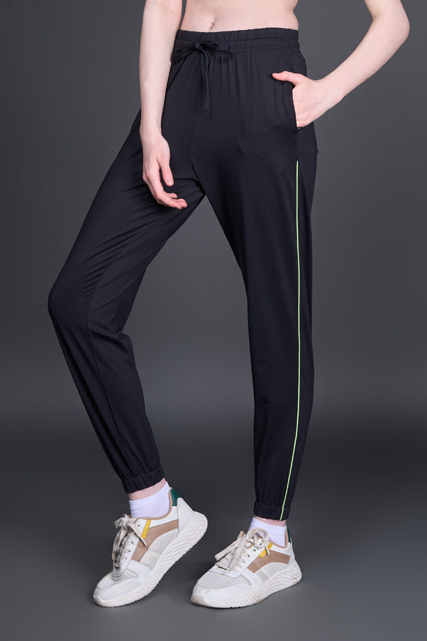 Women Solid Regular Fit Joggers with COTEX