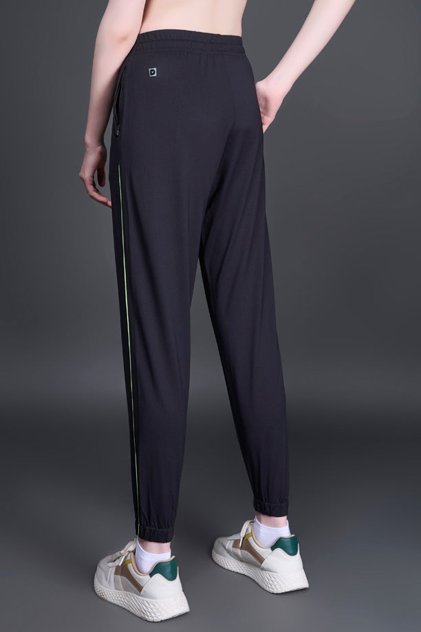 Women Solid Regular Fit Joggers with COTEX