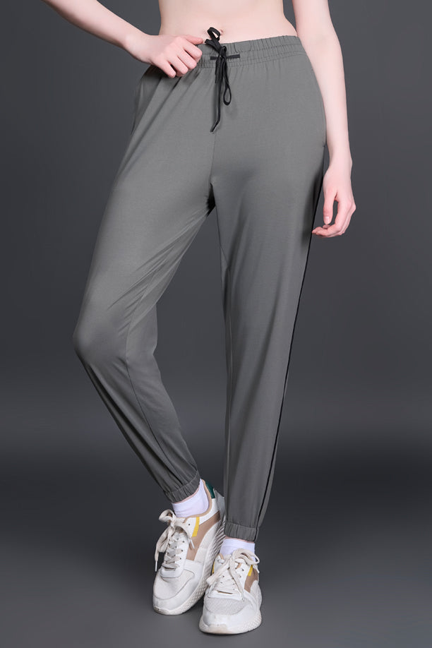 Women Solid Regular Fit Joggers with COTEX