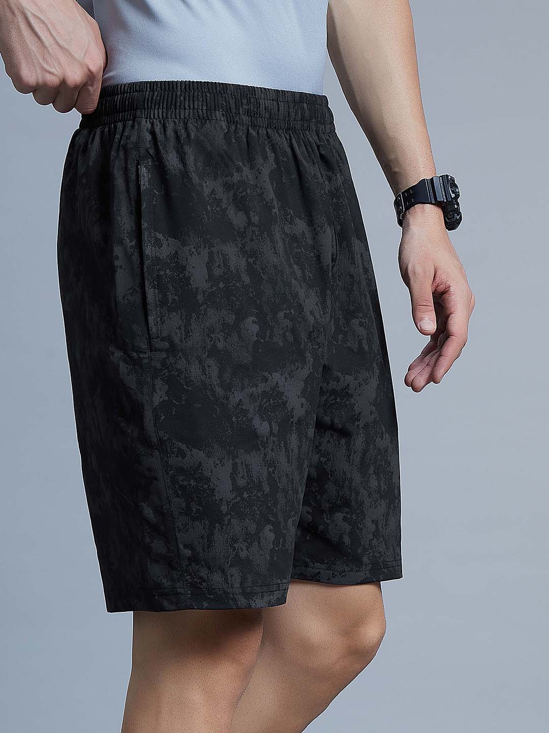 Men Regular Fit Printed Cotton Shorts with Zipper Pockets