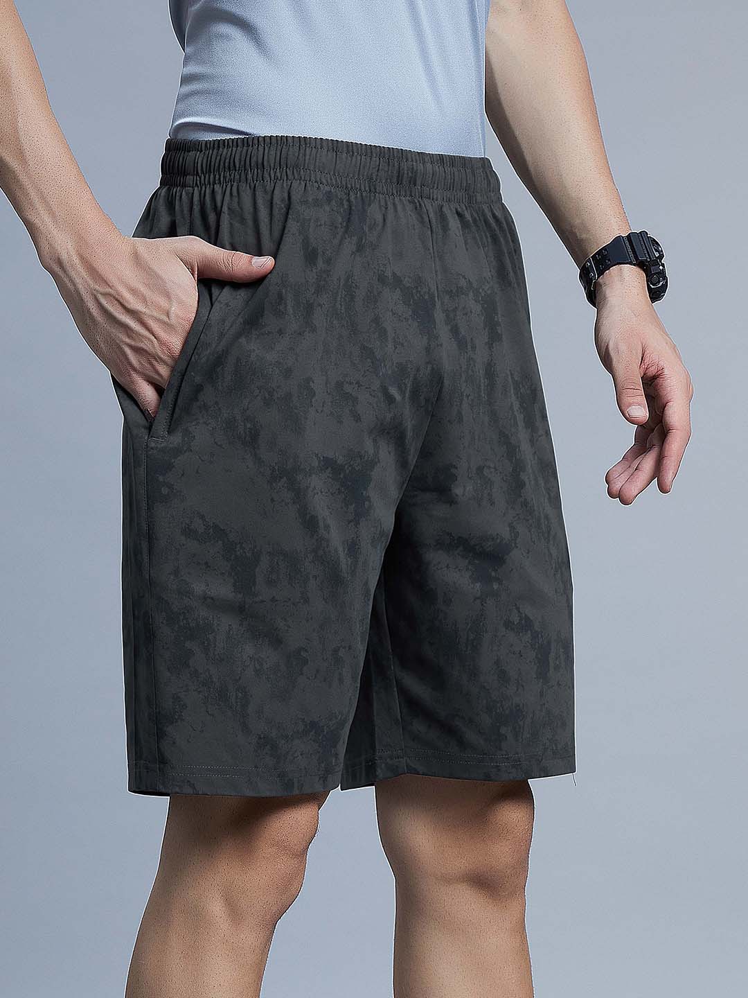 Men Regular Fit Printed Cotton Shorts with Zipper Pockets