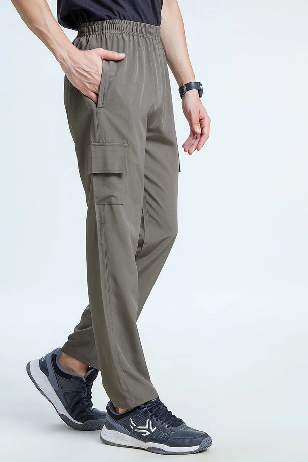Men Regular Fit Active Cargo Pants with Floaty