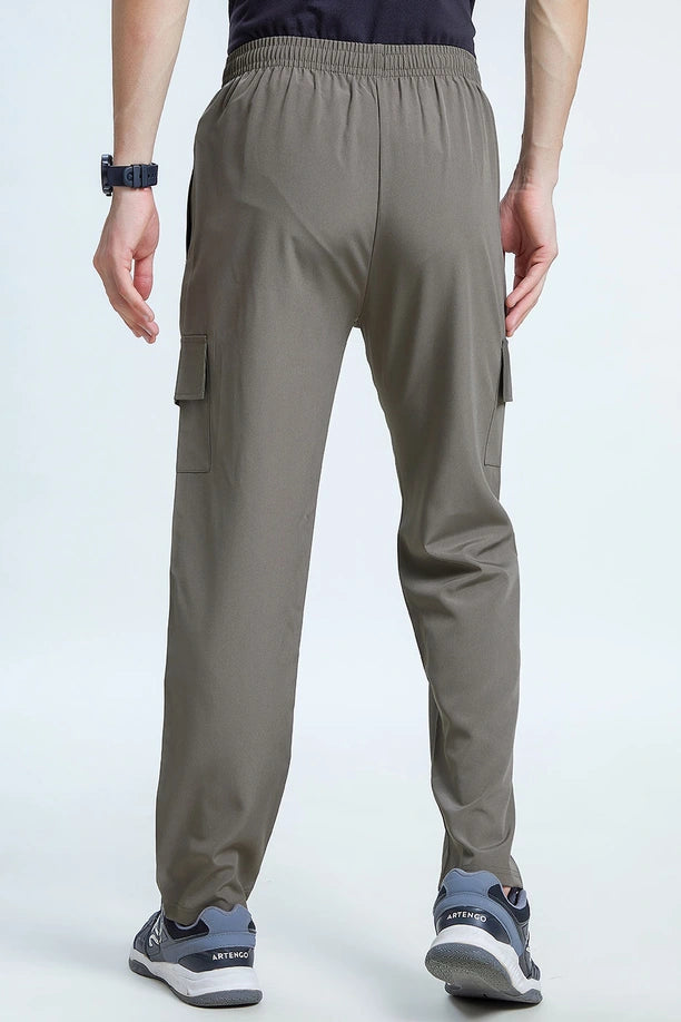 Men Regular Fit Active Cargo Pants with Floaty