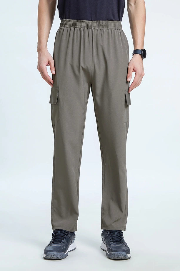 Men Regular Fit Active Cargo Pants with Floaty